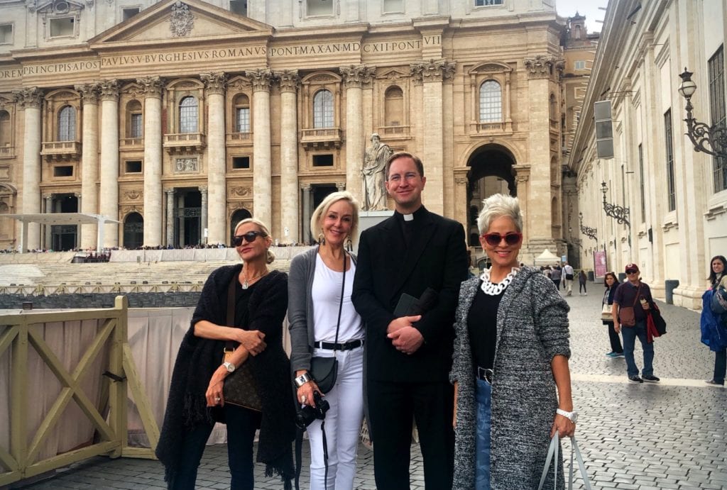 Travel bloggers tour Vatican, Rome