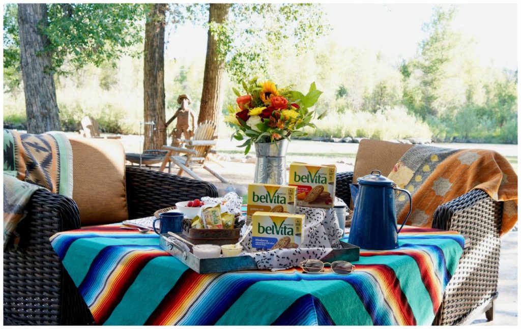 Breakfast tablescape outdoor pation