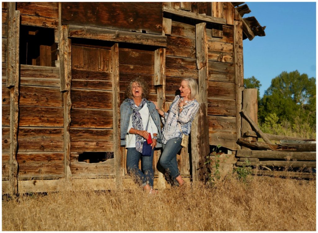 Sheree fo the SheShe Show with friend ruthie by old barn