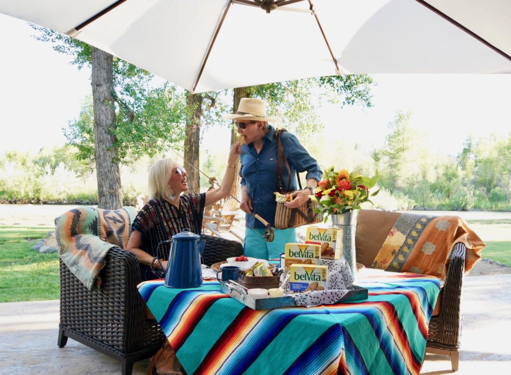 Breakfast tablescape outdoor pation