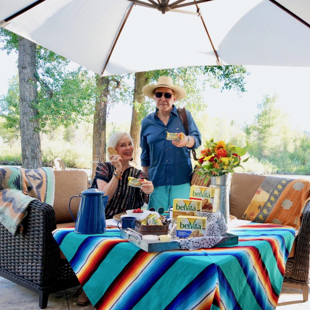 Breakfast tablescape outdoor pation