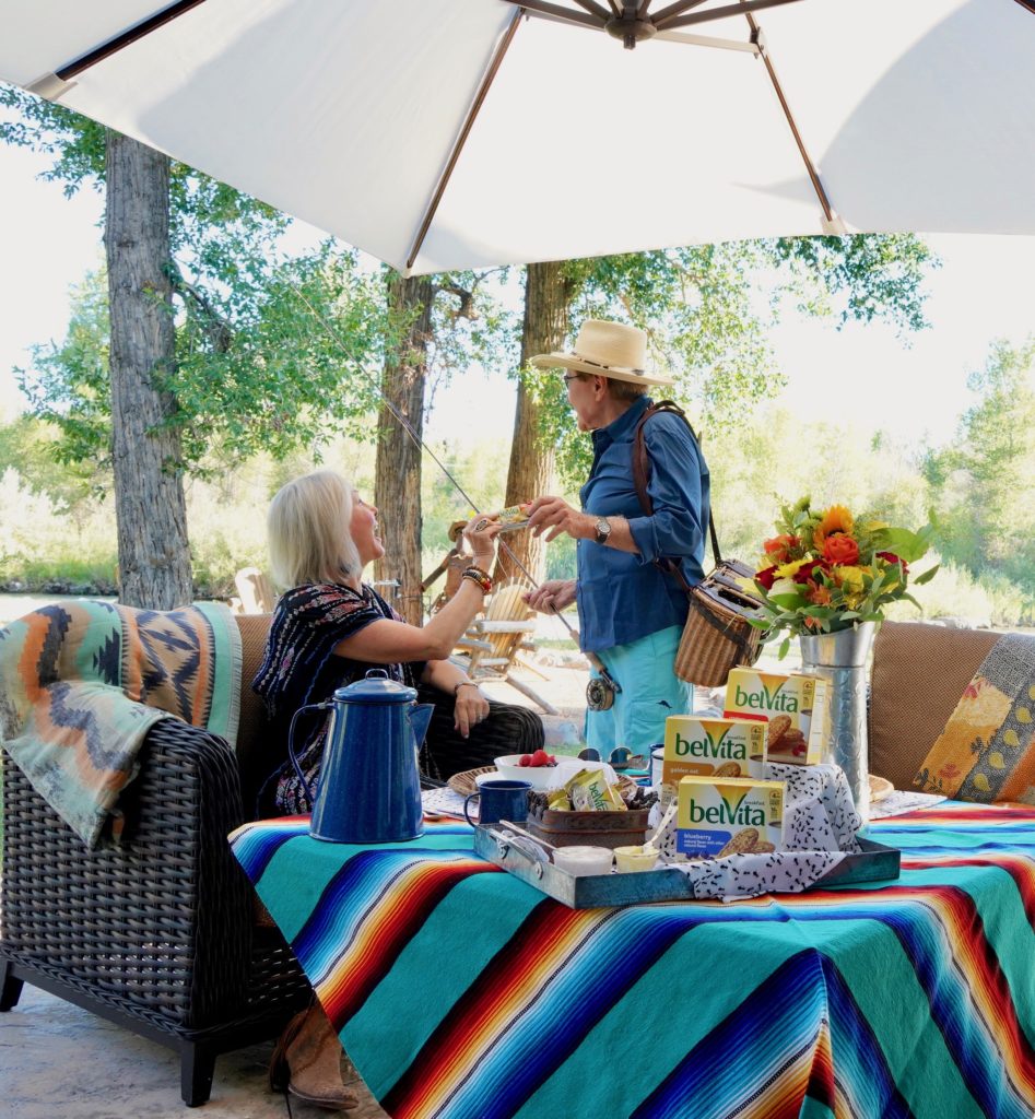 Breakfast tablescape outdoor pation