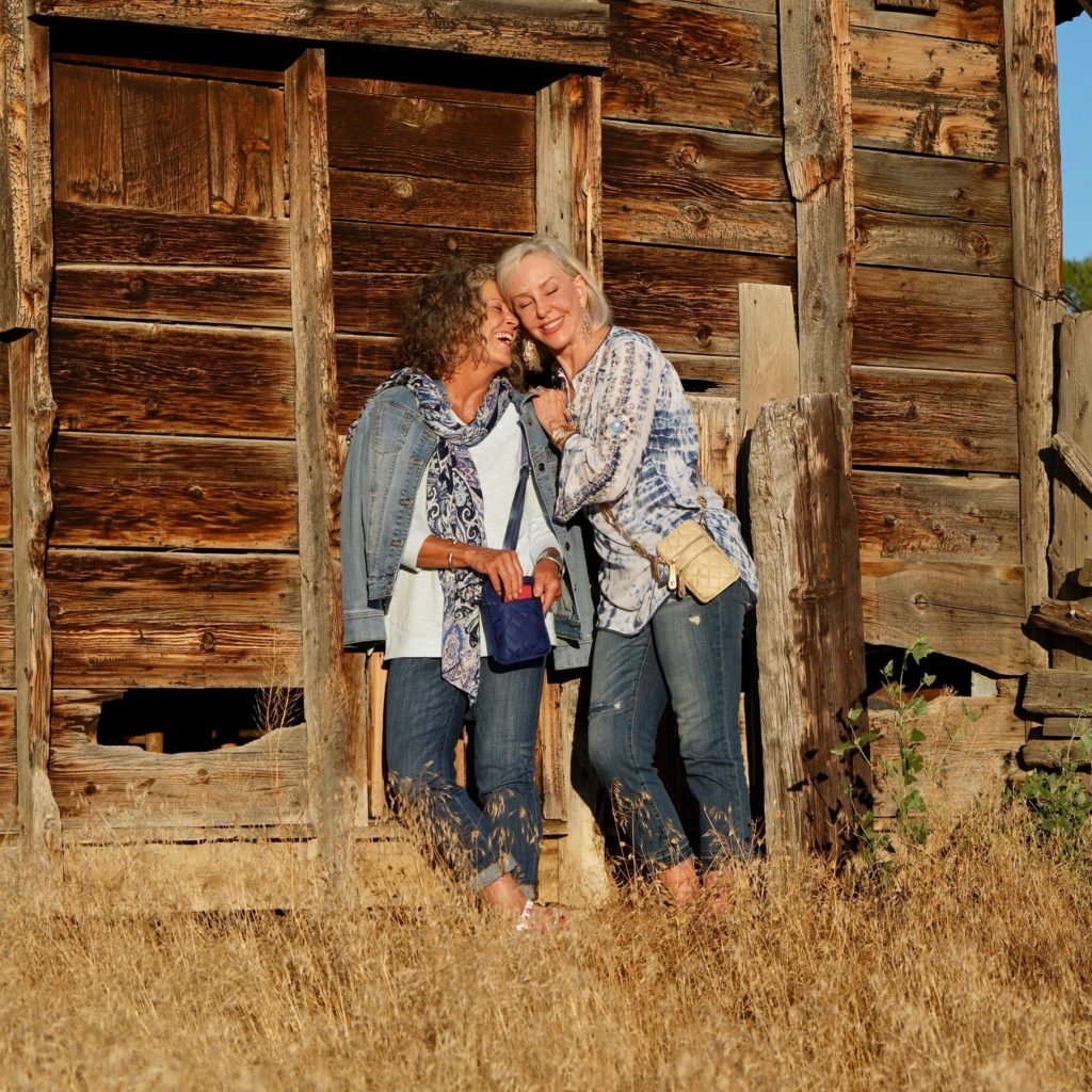 Sheree fo the SheShe Show with friend ruthie by old barn