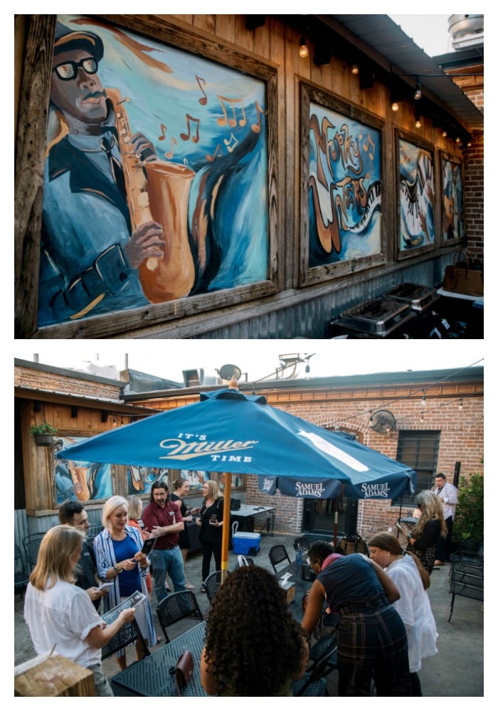 Wall mural, patio with umbrella table