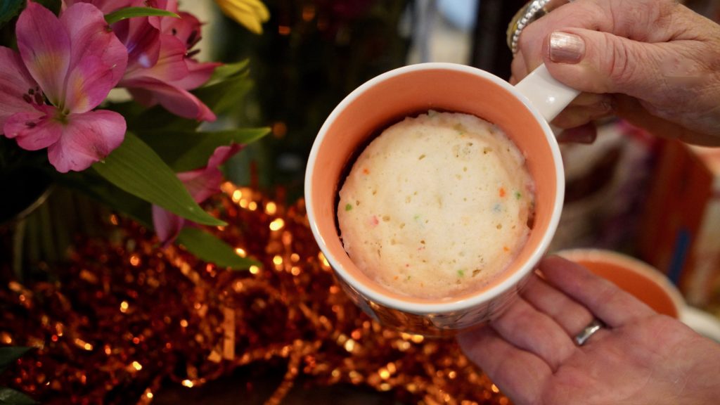 coffee mug with mug treat