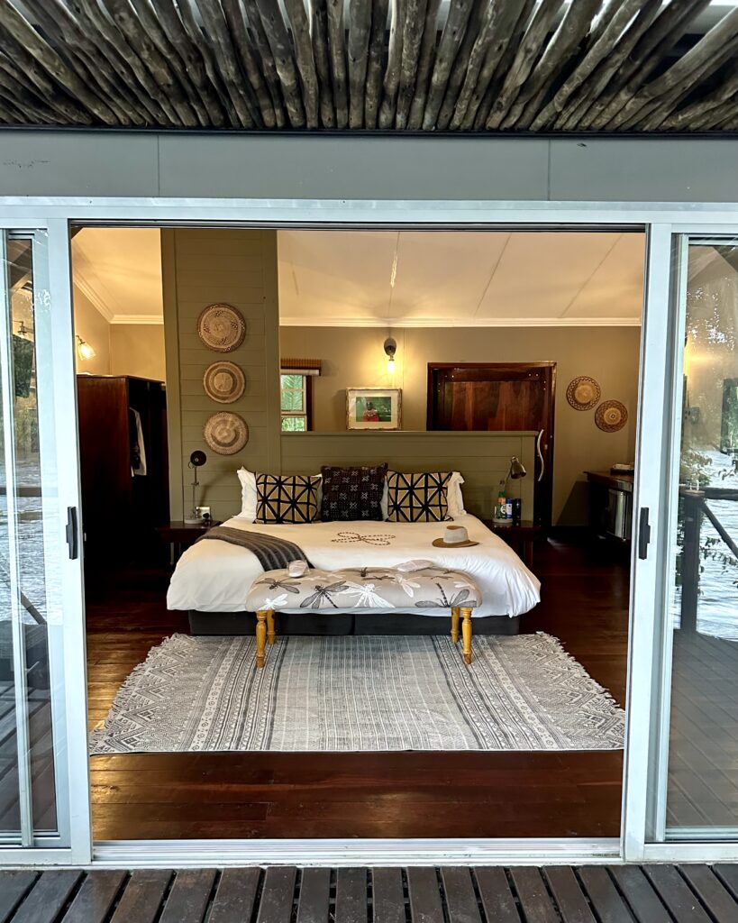 Cascade Island Lodge cottage bedroom