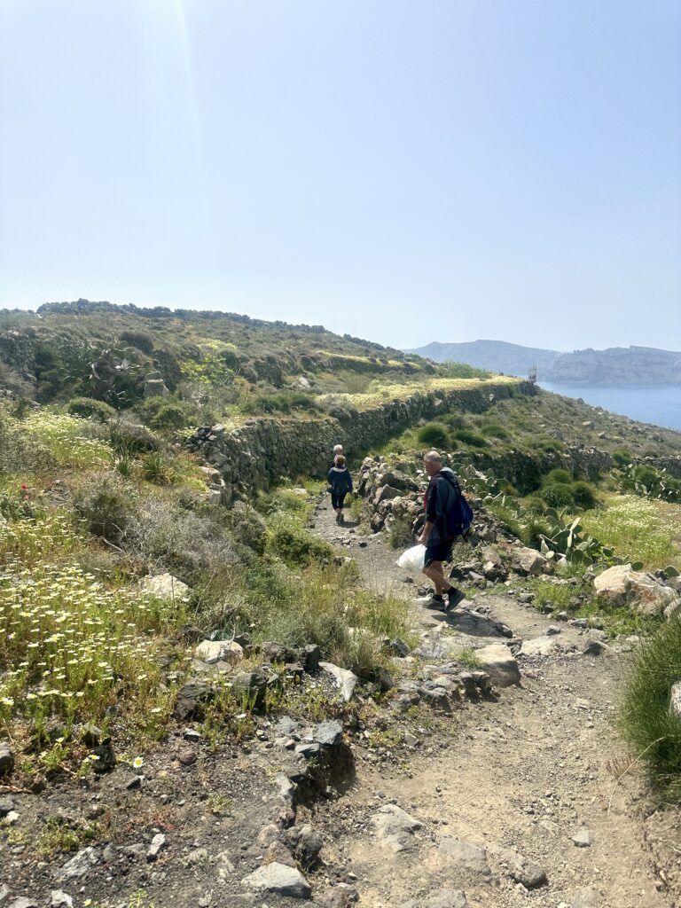 Views and walks from Fira Santorini to Oia